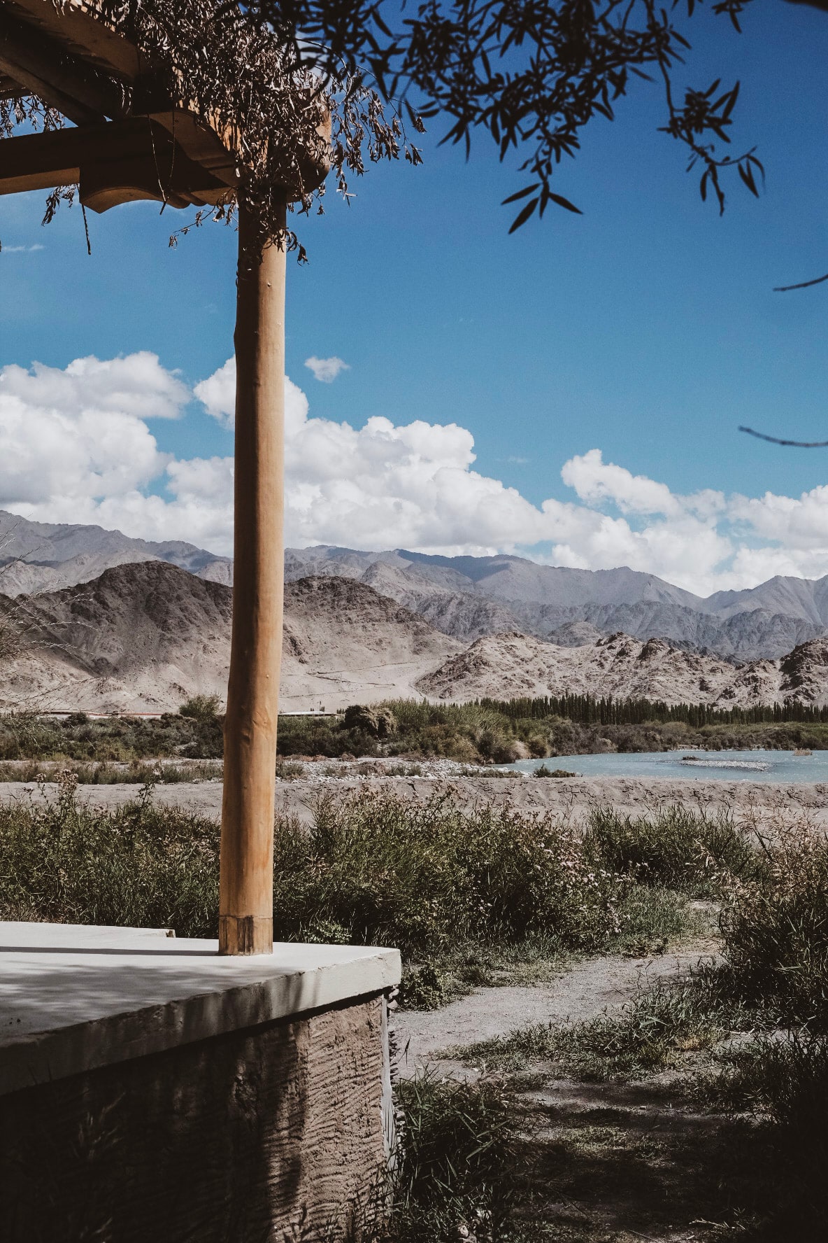 Chalet Out to the River